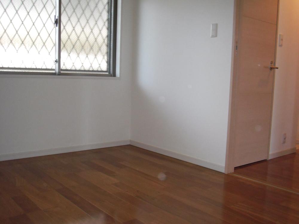 Non-living room. Indoor (June 2012) shooting