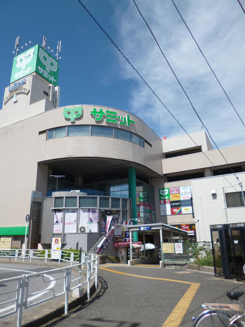 Supermarket. Large supermarket 1016m Station to Summit store Magomezawa Ekimae. Your work is useful for the way home. 