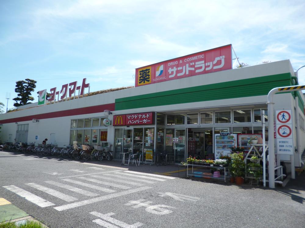 Supermarket. 1187m neighborhood of large-scale commercial facilities to York Mart Fujiwara shop. McDonald's on site, There is also a sand rack. 