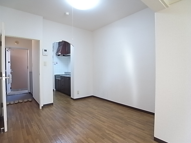 Kitchen. Size dining table is put. 