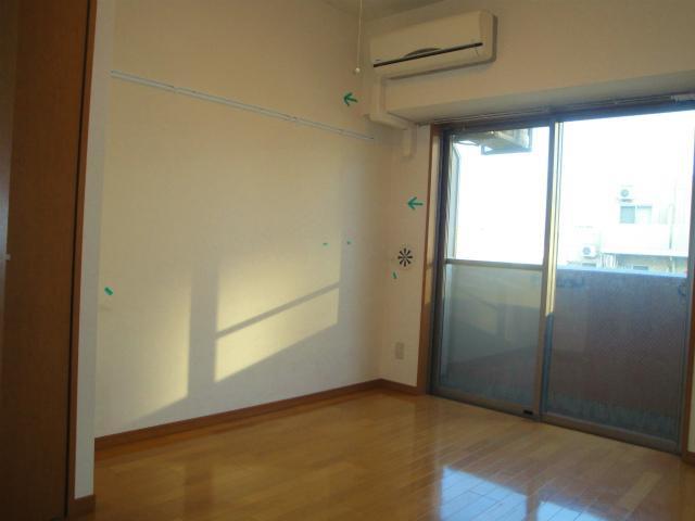 Living and room. It is clean, bright rooms ☆