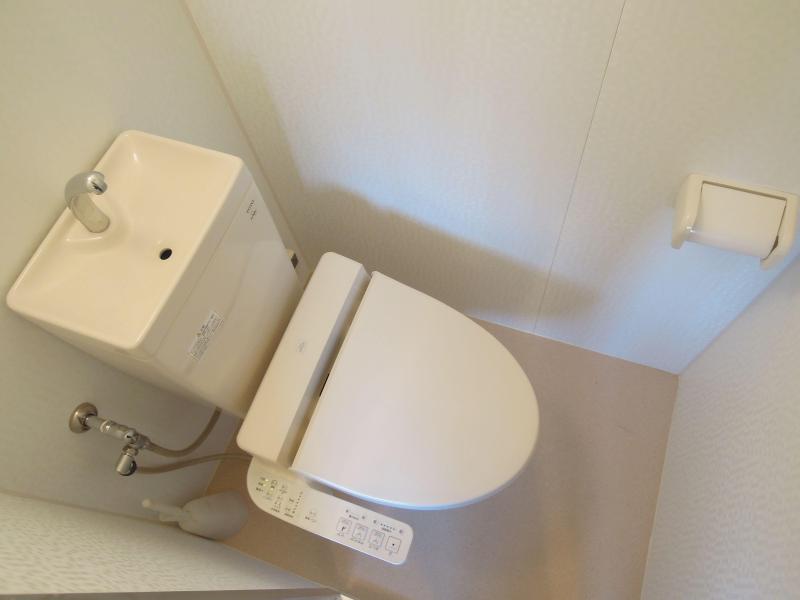 Toilet. Toilet renovated. Washlet is equipped.