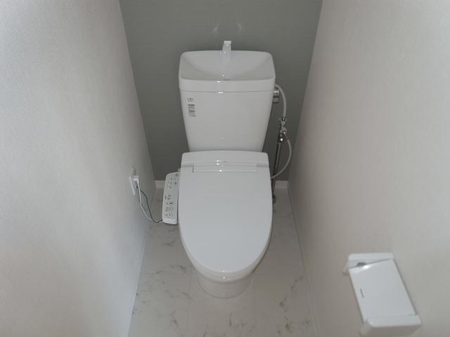 Toilet. With Washlet (new exchange)