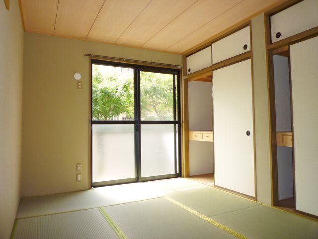 Other room space. Japanese-style room. There are between the housing 2 minutes