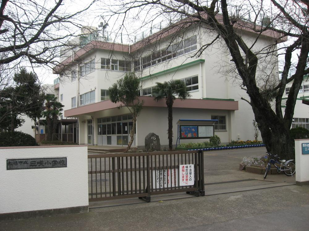 Primary school. 1118m to Funabashi Municipal Misaki Elementary School