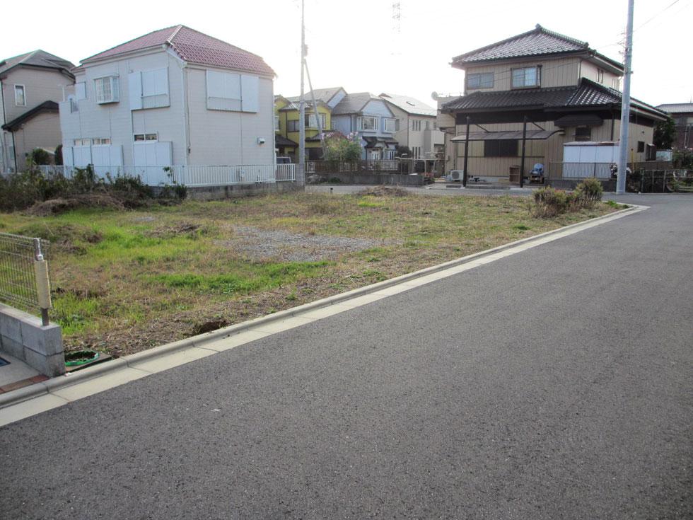 Local land photo. Phase 1 subdivision Because there is no building on the south side, Day is good. 