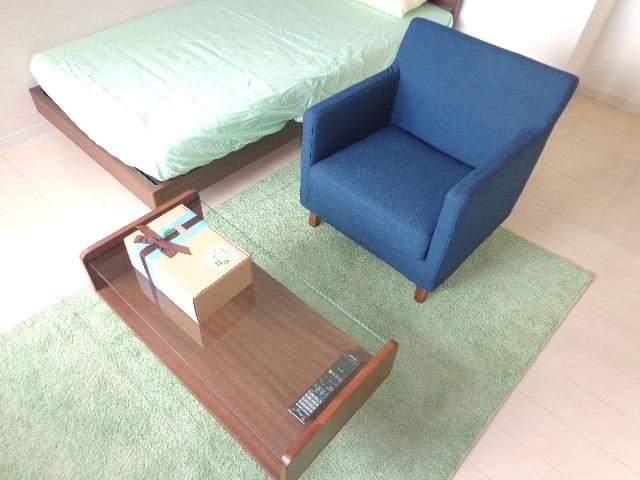 Other Equipment. Sofa & with table!