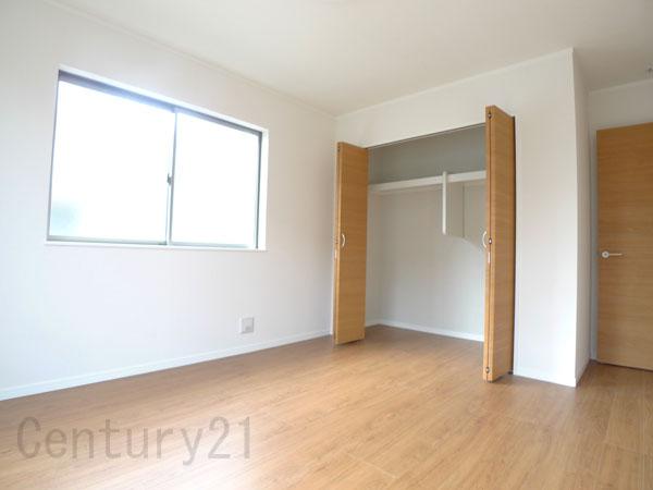 Non-living room. 1 Building