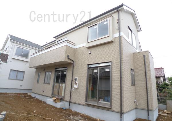 Local appearance photo. Building 2