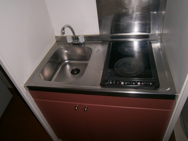 Kitchen. Two-burner stove