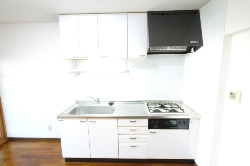 Kitchen. 3-burner stove in the kitchen