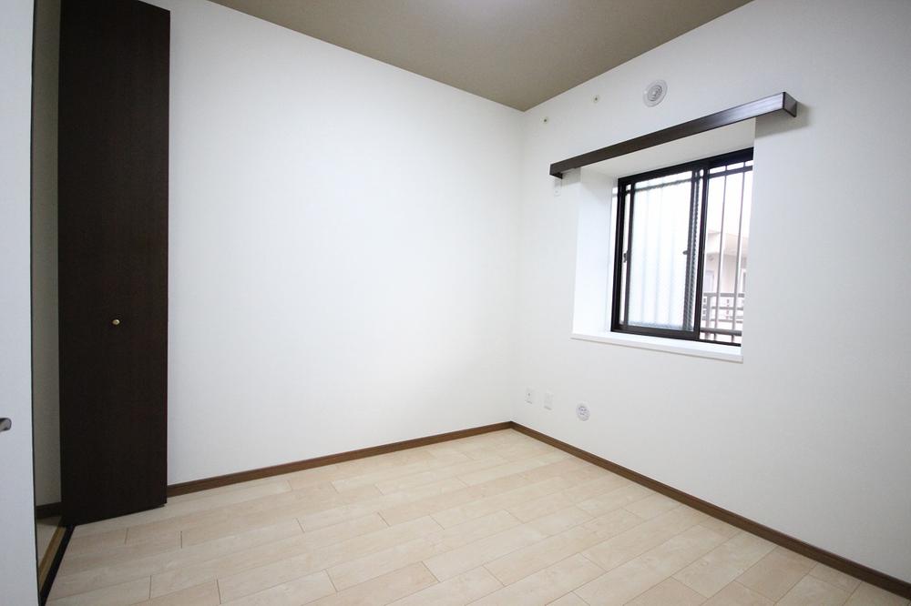 Non-living room. Modern décor, We settled down