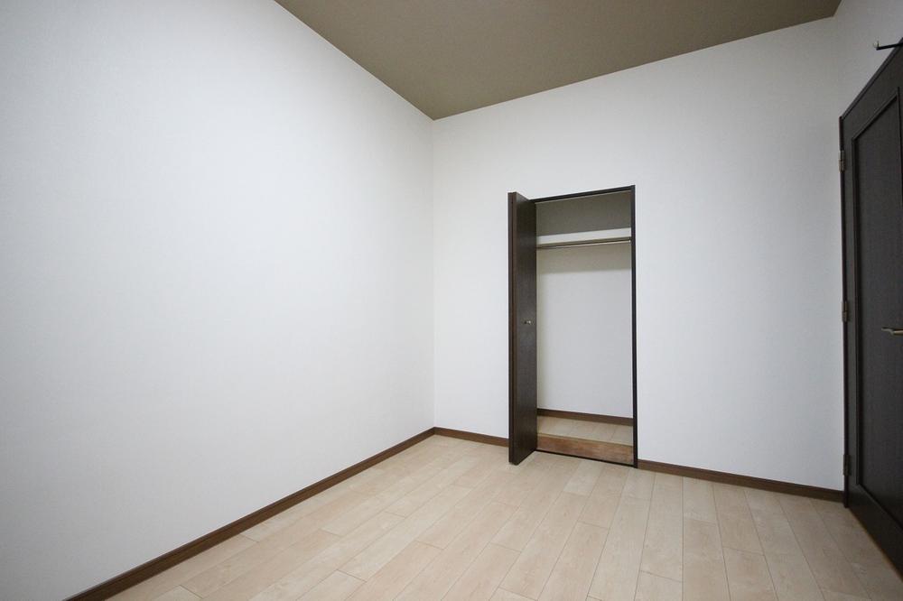 Non-living room. There is a storage space, This space