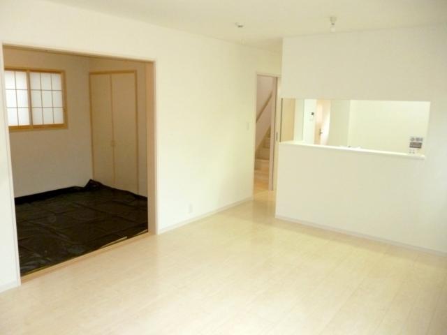 Same specifications photos (living)