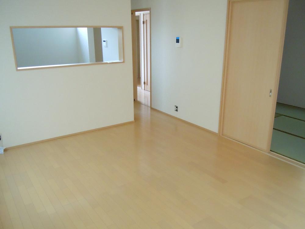 Same specifications photos (living)