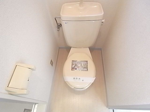 Toilet. But it is nice I toilet with cleanliness.