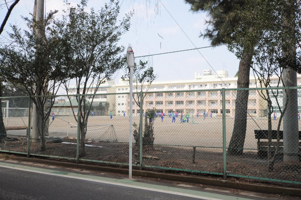 Junior high school. 180m to Funabashi Municipal Narashinodai junior high school