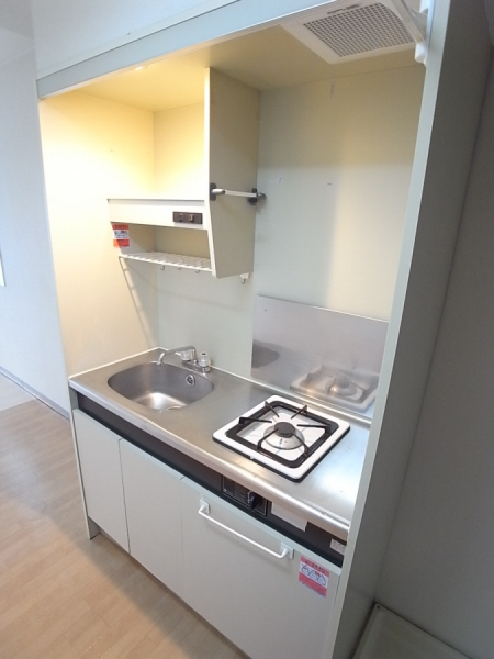 Kitchen. 1-neck with gas stove! Self-catering can be economically