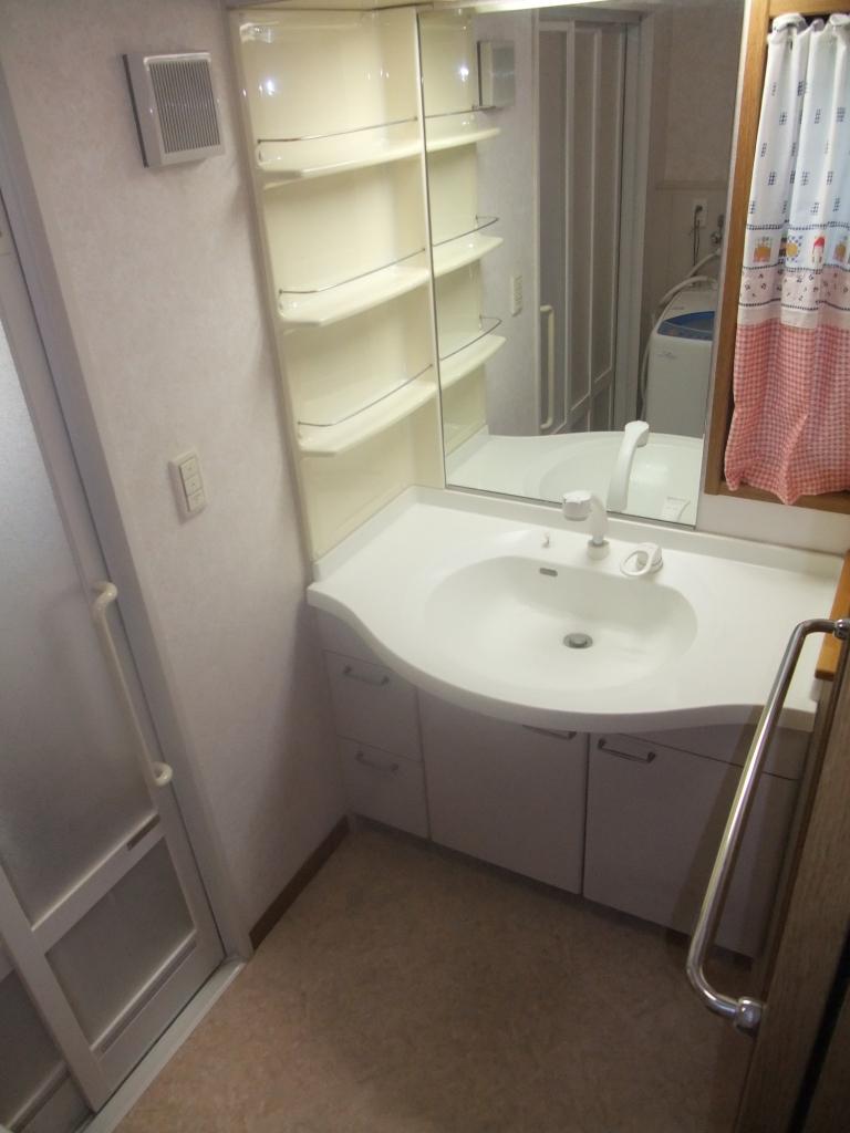 Wash basin, toilet