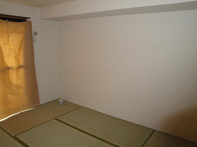 Living and room. And the tatami of smell