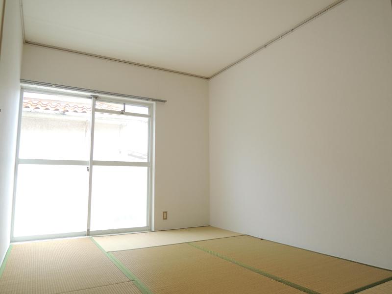 Other room space. Sunny ・ Settle tatami 6 Pledge