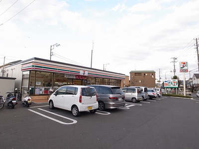 Convenience store. 1307m to Seven-Eleven (convenience store)