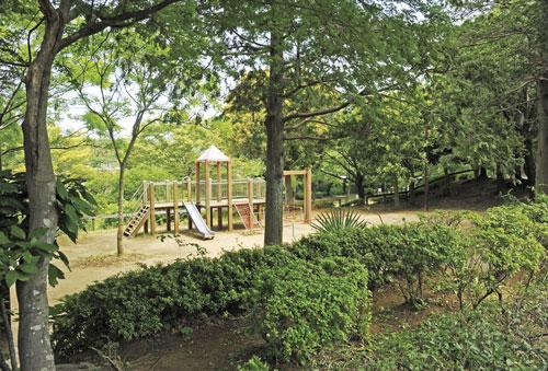 park. 340m until Takanedai Sakura Park