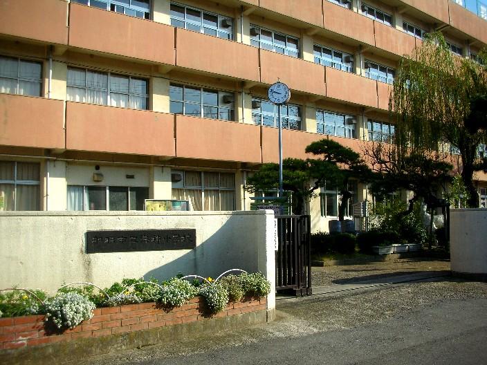 Primary school. School with about 550m to the god of the sea elementary school also safe!