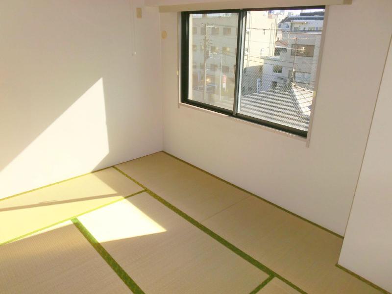 Living and room. It will calm the Japanese-style room