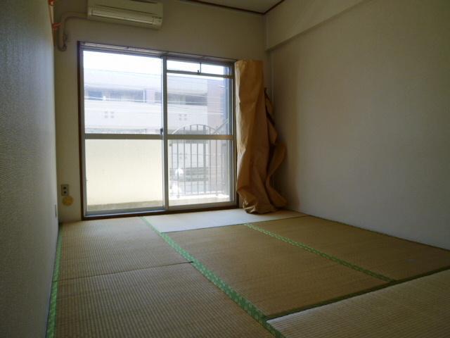 Living and room. Air-conditioned Japanese-style.