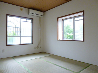 Other. Bright Japanese-style room to take a There are two sides lighting of the bay window