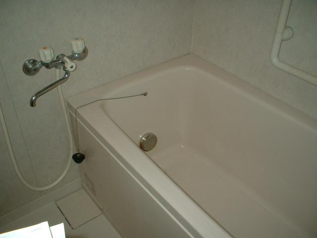 Bath. Bus toilet by ・ With shampoo dresser