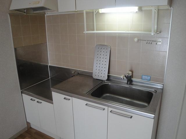 Kitchen. Gas stove can be installed kitchen