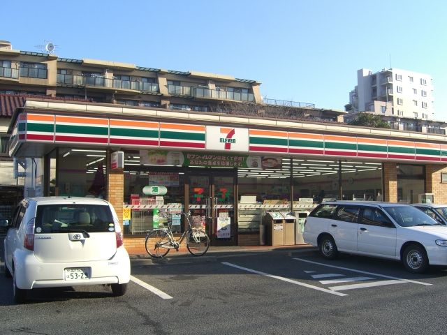 Convenience store. 340m to Seven-Eleven (convenience store)