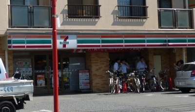 Convenience store. Seven-Eleven Funabashi market store up (convenience store) 355m
