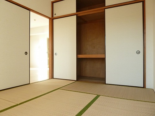 Other room space. Japanese-style room with a calm atmosphere