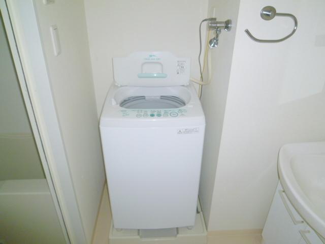 Other. There is a washing machine of leaving only 906 in Room.