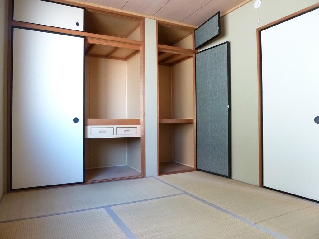 Other room space. Japanese-style room with a calm atmosphere