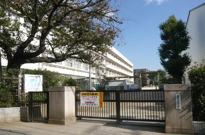 Other. 5 minutes nursery school and kindergarten to walk, Elementary school is a 7-minute walk, Because the junior high school are complete in a 12-minute walk, Ease the day care and school children. Since the close, Family will be fun to go to, such as athletic meet or visiting day likely (Photo Municipal Hachiei Elementary School)