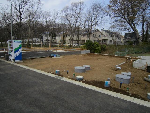 Local appearance photo. 8 Building