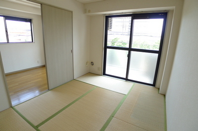 Living and room. Japanese-style room 6 quires