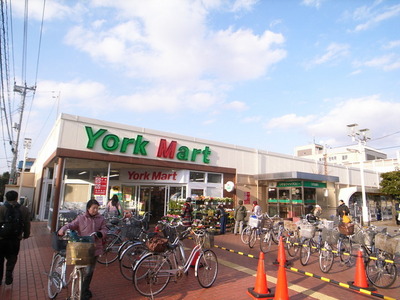 Supermarket. York Mart until the (super) 464m