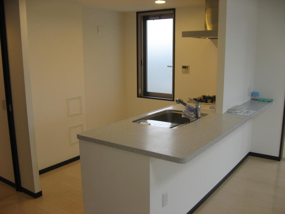 Kitchen. Spacious counter kitchen