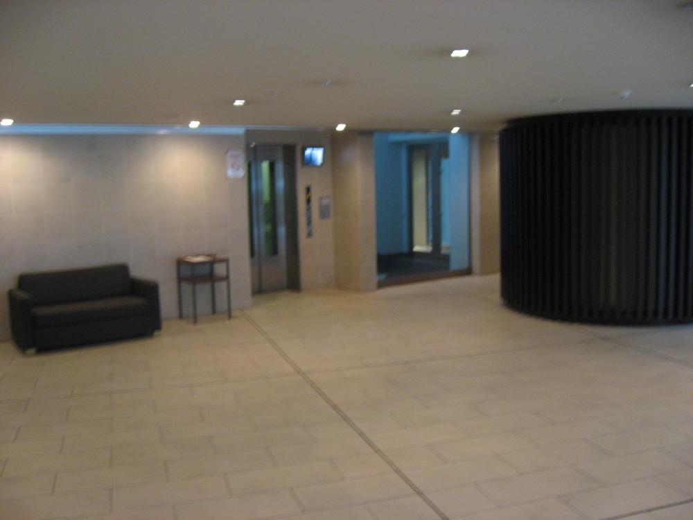 Entrance. A feeling of cleanliness in the entrance