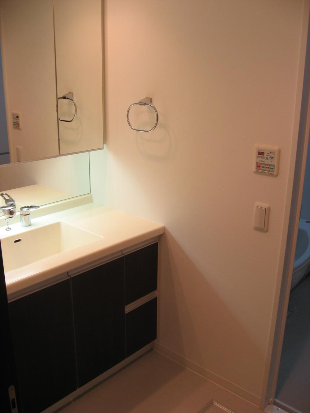 Wash basin, toilet. Washbasin washing new exchange already