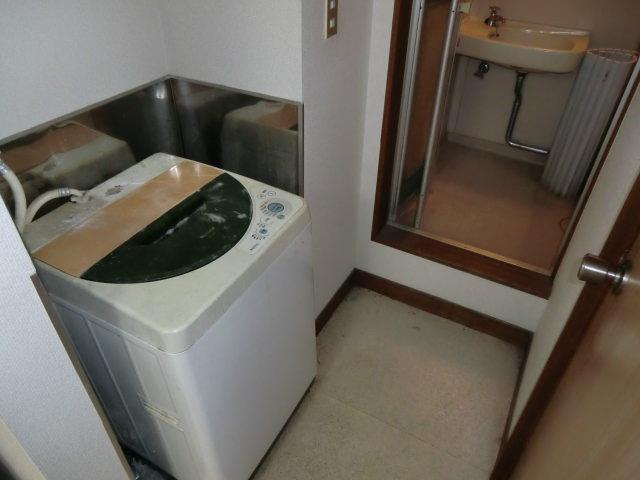 Washroom. Indoor Laundry Storage There is also of course