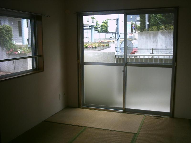 Other room space. Japanese-style rooms are calm.