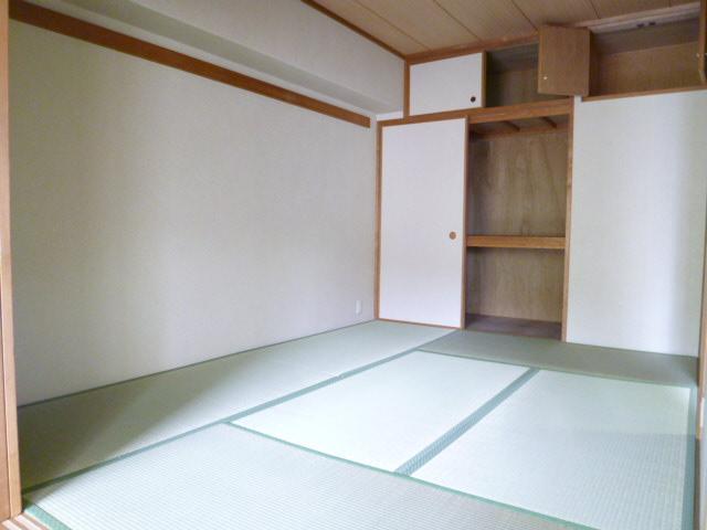 Other room space. Ken and a half closet. Please rumble with tatami. 