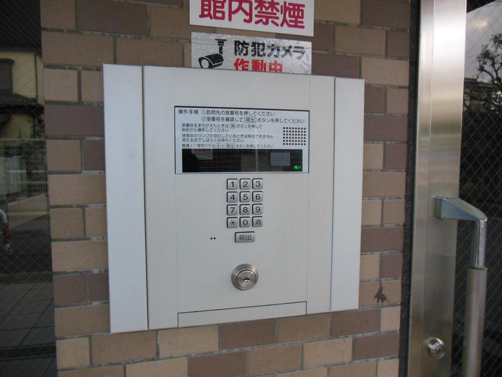Security equipment. Mansion entrance, There is auto-lock.