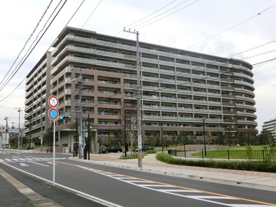 Building appearance. 2013 Built in 11-story Condominium